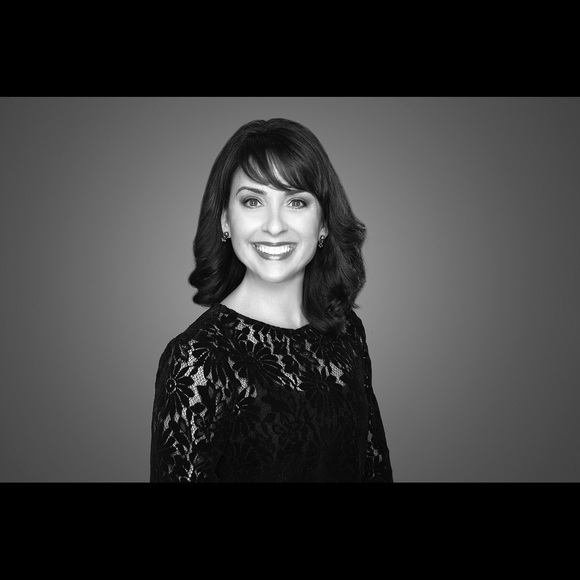 Meet your Posher, Lynn - Picture 2 of 2